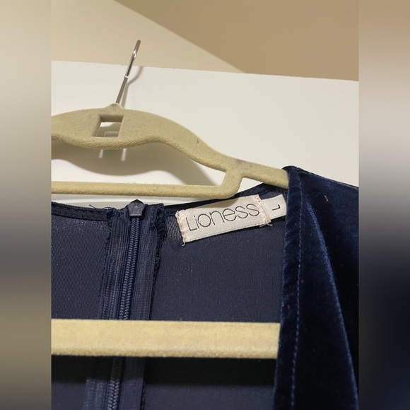 Navy blue velvet romper from Akira - Picture 2 of 4